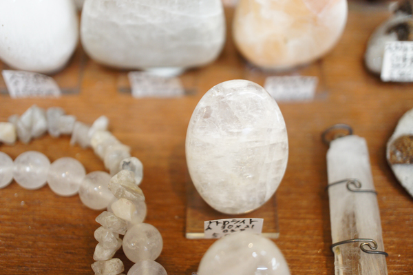 ナトロライト: 石の専門店 コスモスペース